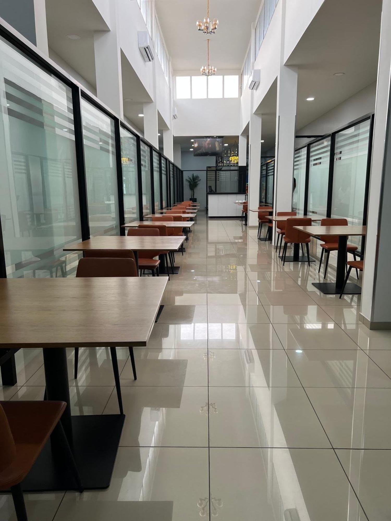 Ixoras Hotel Victoire Kinshasa Ngoại thất bức ảnh