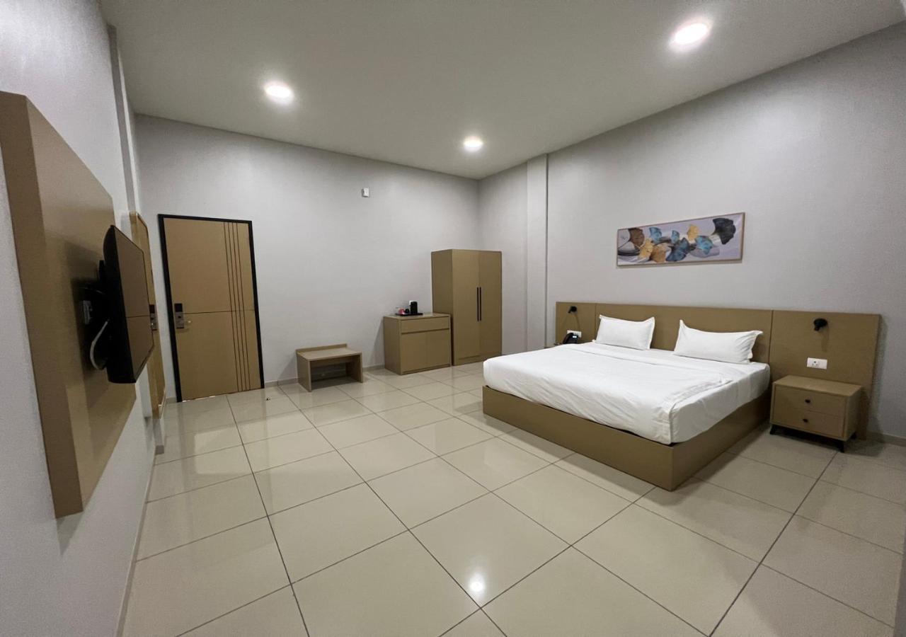 Ixoras Hotel Victoire Kinshasa Ngoại thất bức ảnh